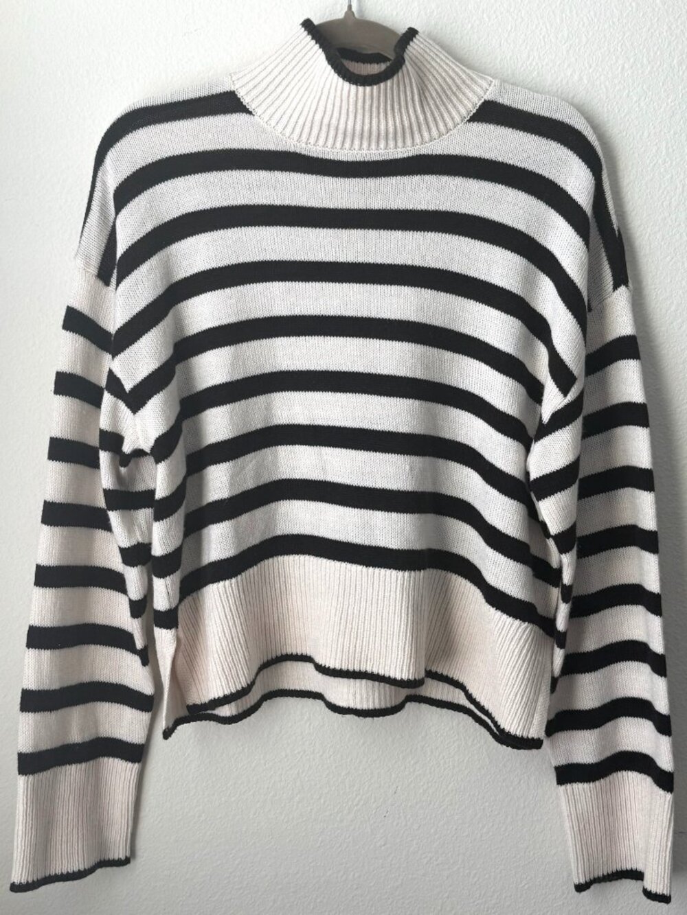 H&M Divided Striped Turtleneck Knit Sweater | Cream & Black | M 🖤